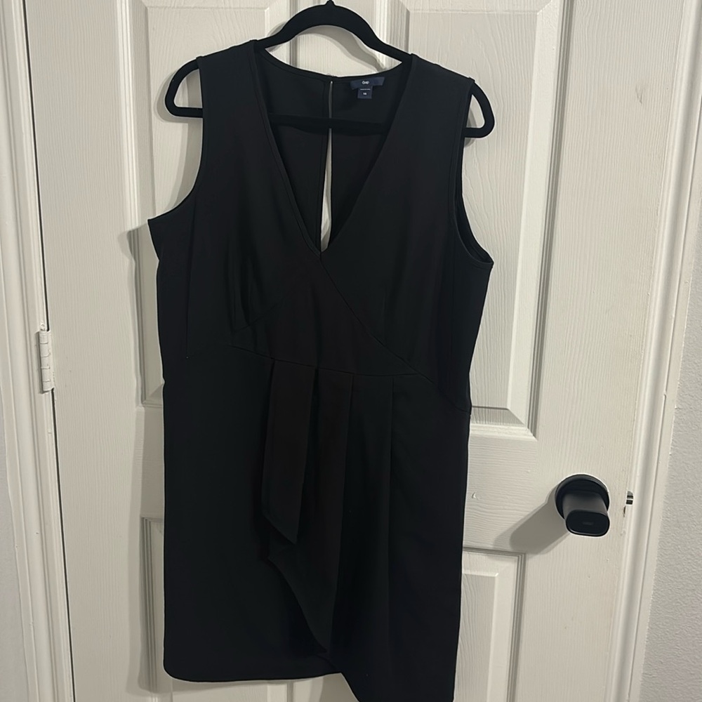 GAP Black Pleated Front Keyhole Back Sleeveless Dress Sz 14